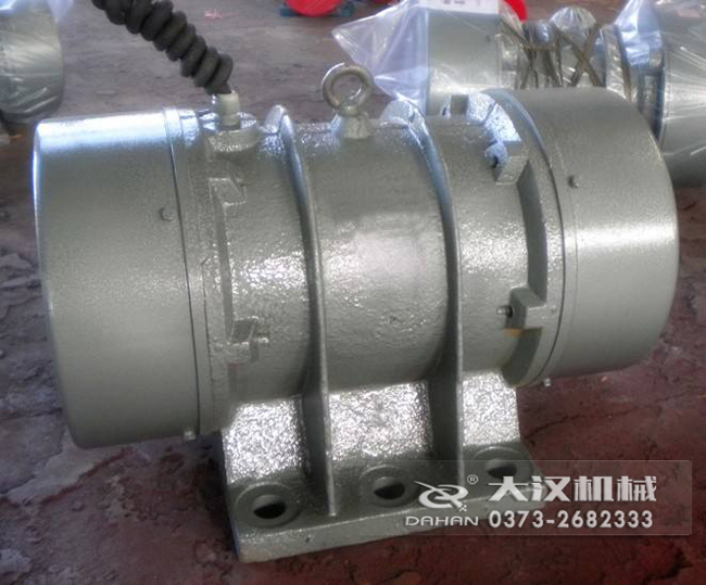 VB振动电机是靠偏心块的振动而造成的,振动源所以偏心块的角度和大小是比较重要的。