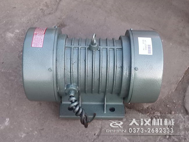 VB振动电机的选型要根据所匹配产品需要的激振大小,进行选择。